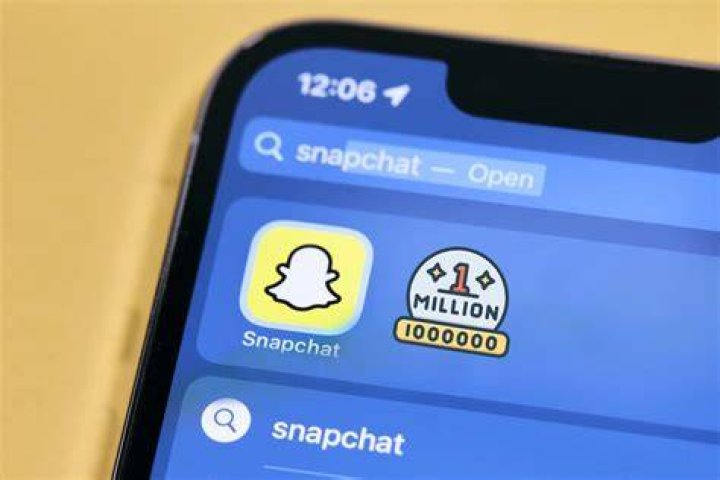 What is Alexa Goddard's Snapchat?