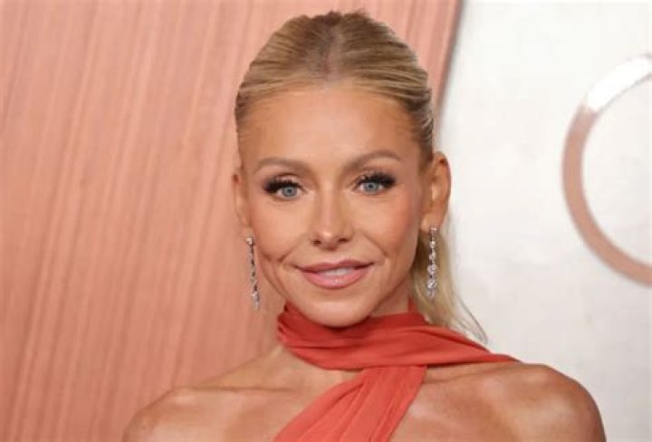 Who is Kelly Ripa? Age, Husband, Net Worth, Biography, Height, Children, Podcast, Instagram