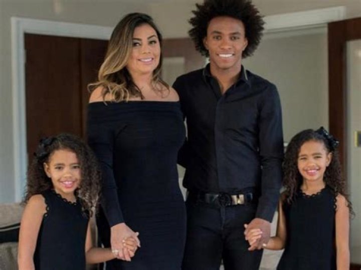 Willian's wife, Vanessa Martins Biography: Boyfriend, Height, Age, Net Worth, Instagram, Family, Children