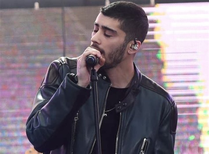 Zayn surprises fans with Acoustic version of 'I Don't Wanna Live Forever'
